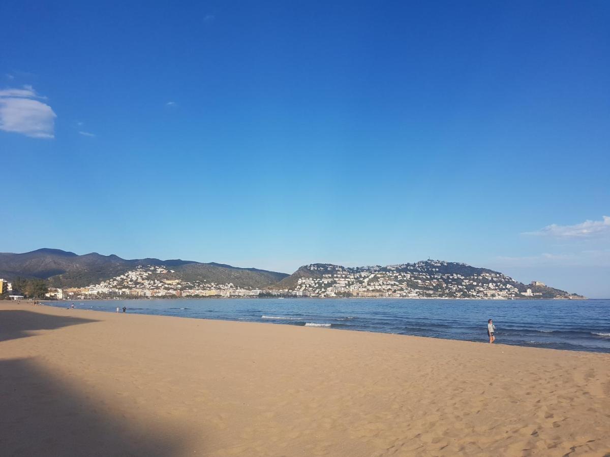 Beautiful Apartment In Front Of Beach, Pool, View Rosas Exterior foto