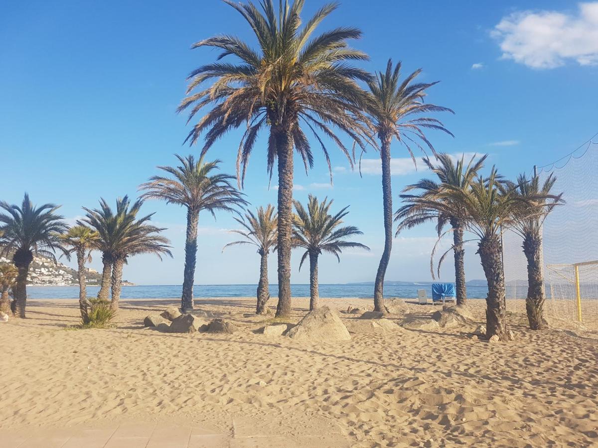 Beautiful Apartment In Front Of Beach, Pool, View Rosas Exterior foto